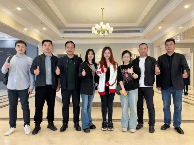 【游学交流·携手共进】2025年澳门免费原料网总经理谢玉携高管团队深度参观babycare企业，共谋未来发展新篇章！